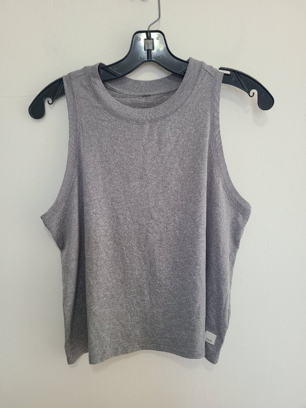 Vuori Top Women's Medium Energy Tank Cropped Muscle Gray Athletic Soft Gym M